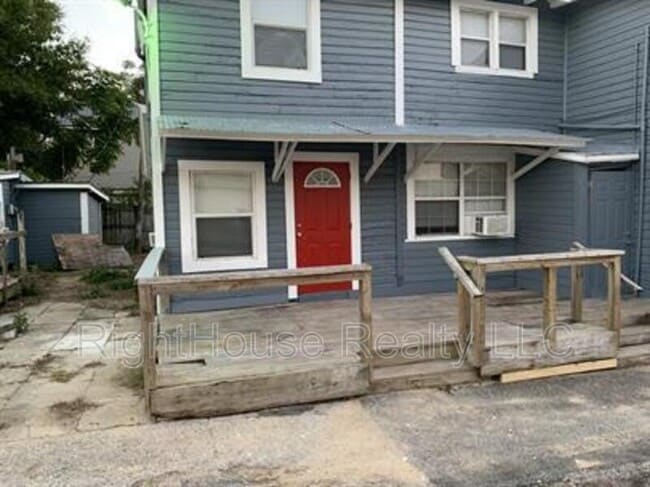 Building Photo - 113 S Grove St Unit Apt 1