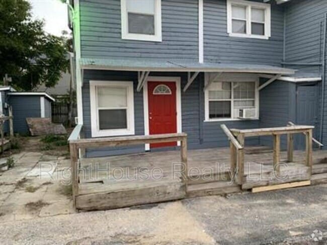 Building Photo - 113 S Grove St Unit Apt 1
