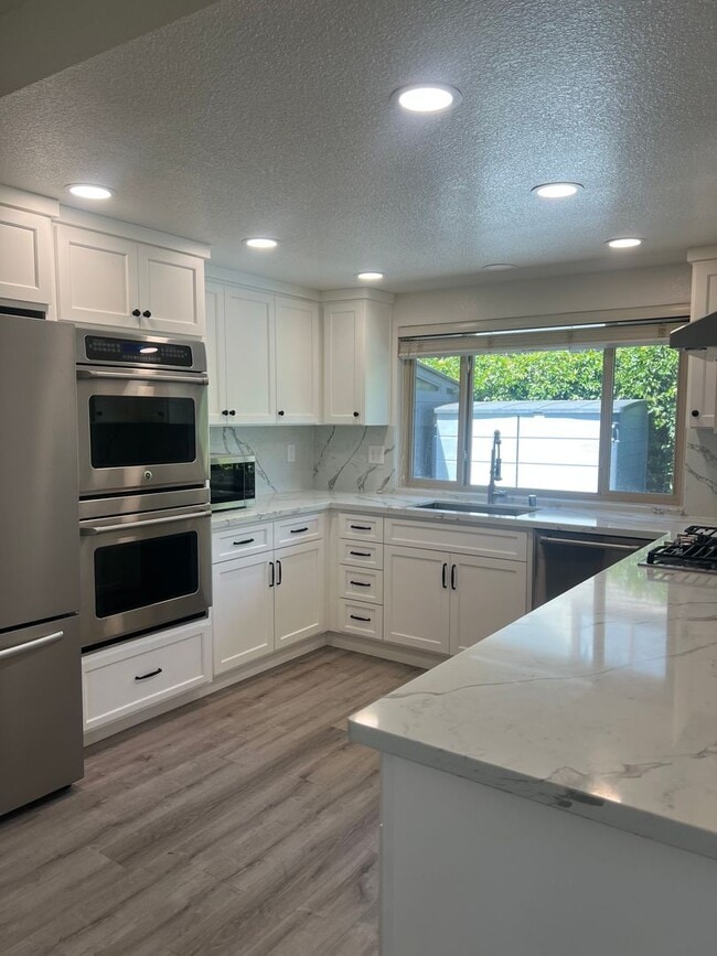 Photo - 142 Hillview Dr