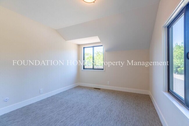 74 Windstone Dr