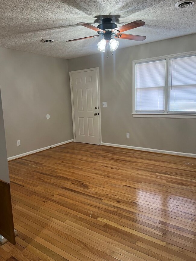 Photo - Move in Ready! Cozy & Modern 1-Bedroom Haven Unidad 409BRKHAVEN3