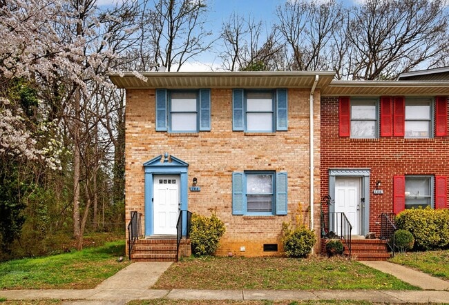 Photo - 2 Bedroom 2.5 Bath End Unit Townhouse in Fredericksburg