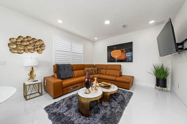Photo - Stunning Corner Townhome @ Winter Garden,E...