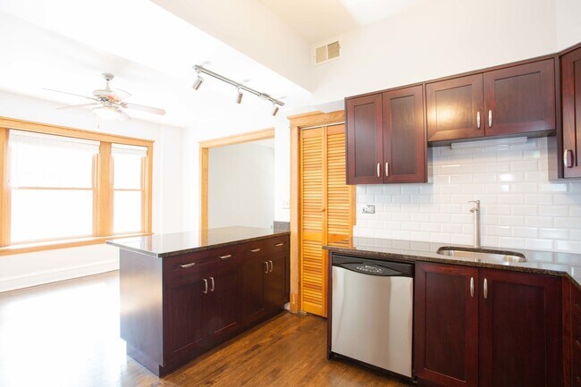 Photo - 3338 N Wolcott Ave Unit 1