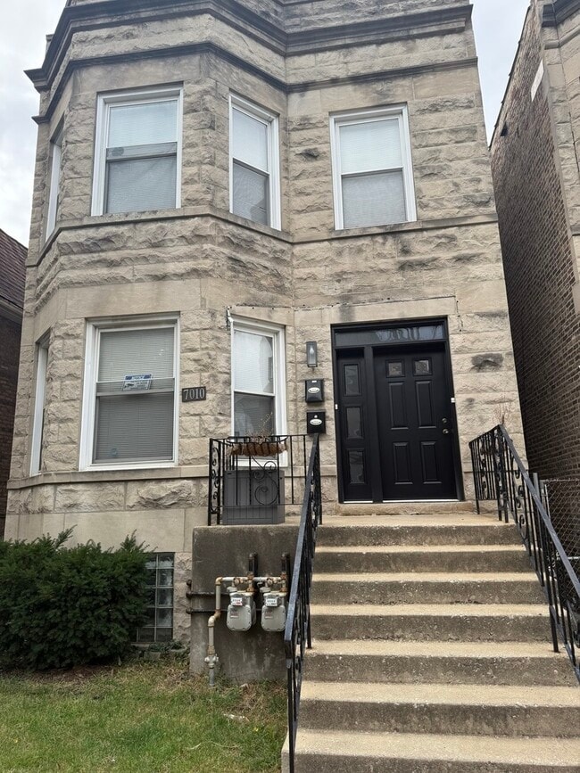 Building Photo - 7010 S King Dr
