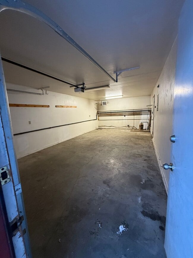 Photo - Biathalon Ave. (3588) Unit B