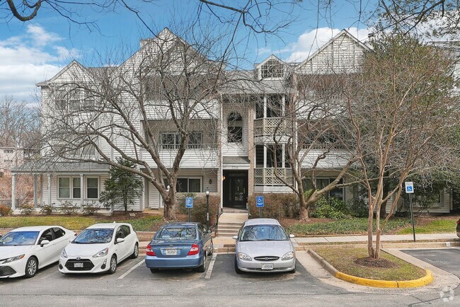 Building Photo - Top-floor penthouse