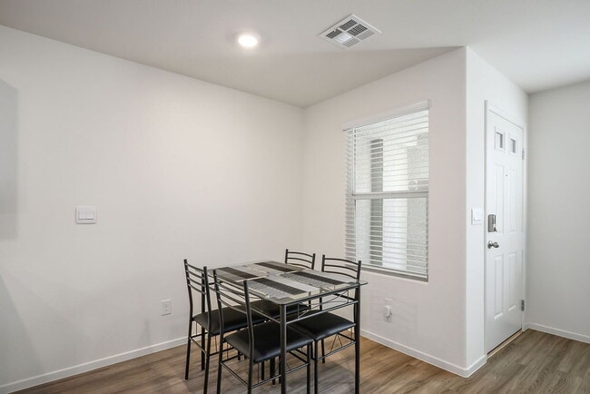 Photo - "Charming 3-Bedroom Townhouse with 2.5 Baths in Scenic Las Vegas Locale!"
