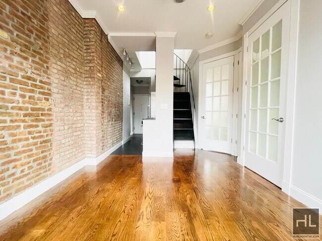 Building Photo - Elizabeth Street