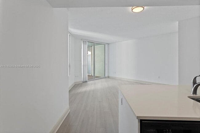Photo - 1900 N Bayshore Dr