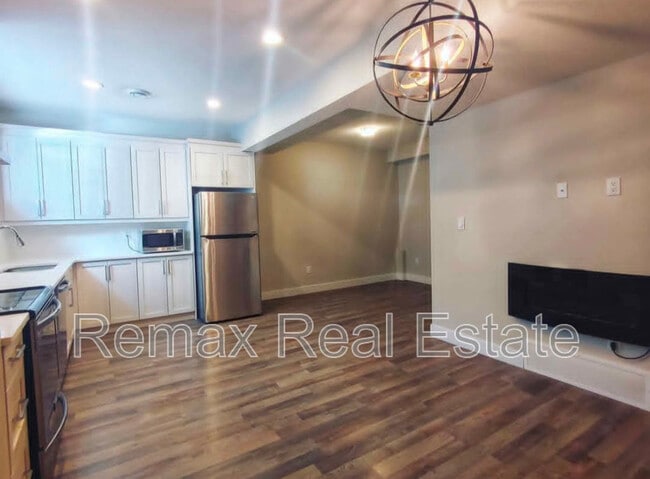 Photo - 10725-10796 96 St