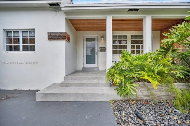 Photo - 555 NE 127th St