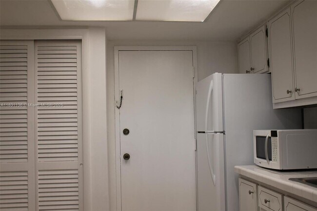 Photo - 1400 NE 169th St Unidad 310 Rental