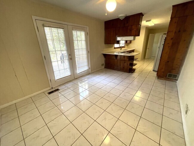 Photo - 5br House off S. Milledge (Available now for short term lease)
