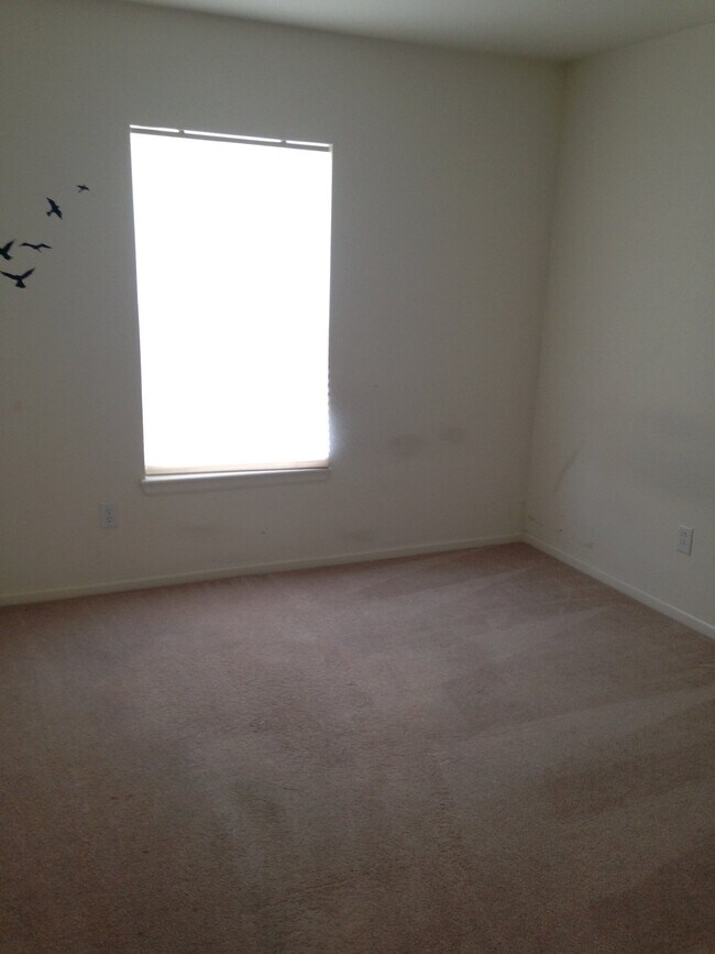 3BD/2.5BA in Englewood with Attached Garage