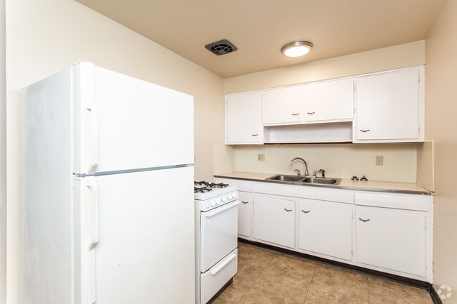 1BR, 1BA - 650 SF