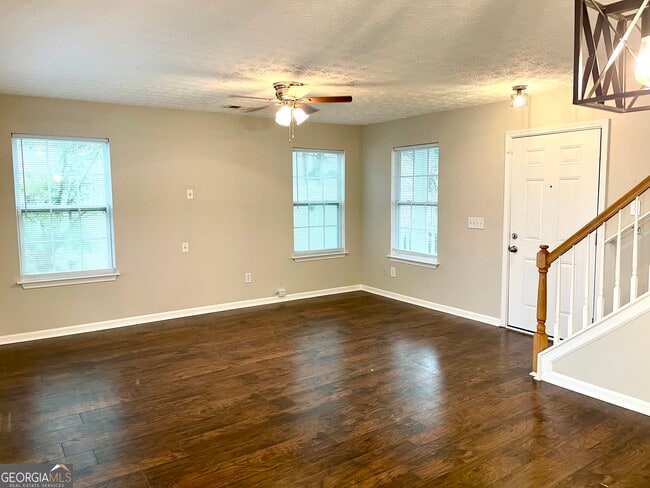 Photo - 650 Windcroft Cir NW