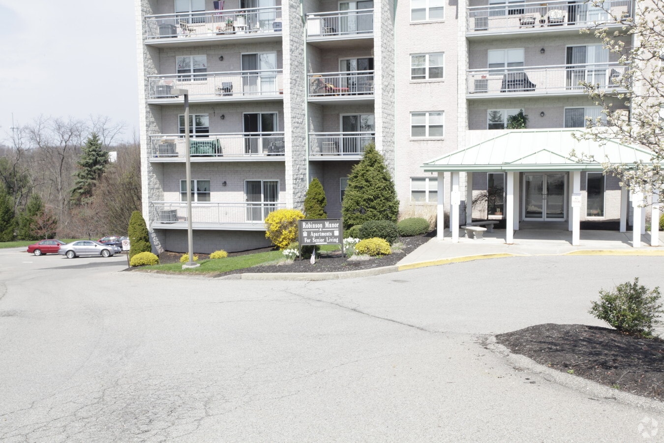 Photo - Robinson Manor