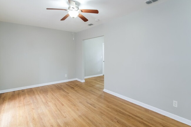 Photo - 6020 Woodside Dr