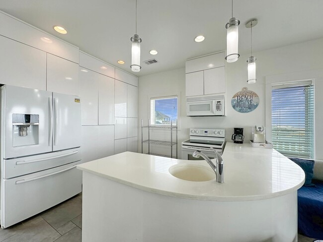 Photo - 2496 Gilmore