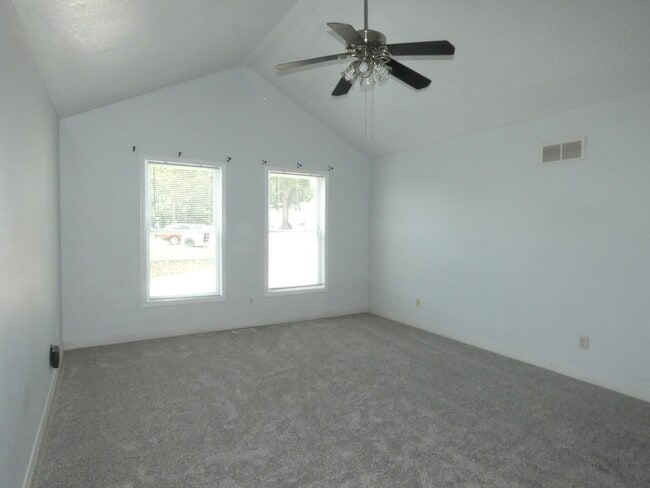 Photo - 275 Hazel Ct