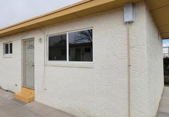 Building Photo - 3909 Harrison Ave Unit 9 Rental