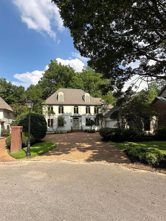 Photo - 320 River Oaks Rd N