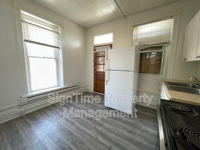 Photo - 216 N Locust St