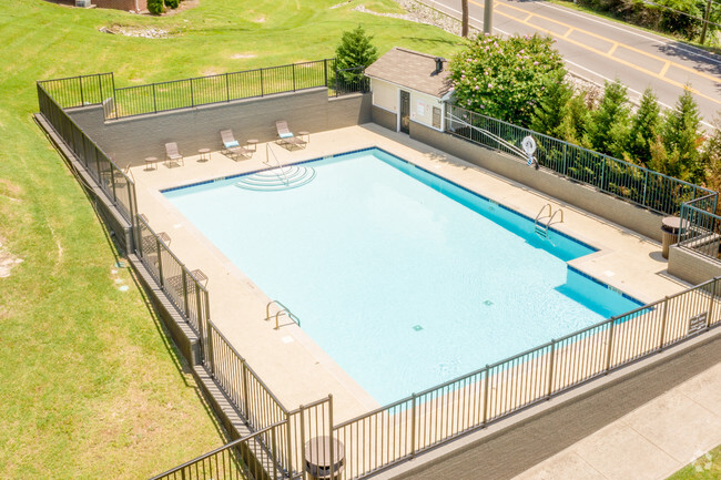 Pool at Pointe West I - Pointe West I & II Rental