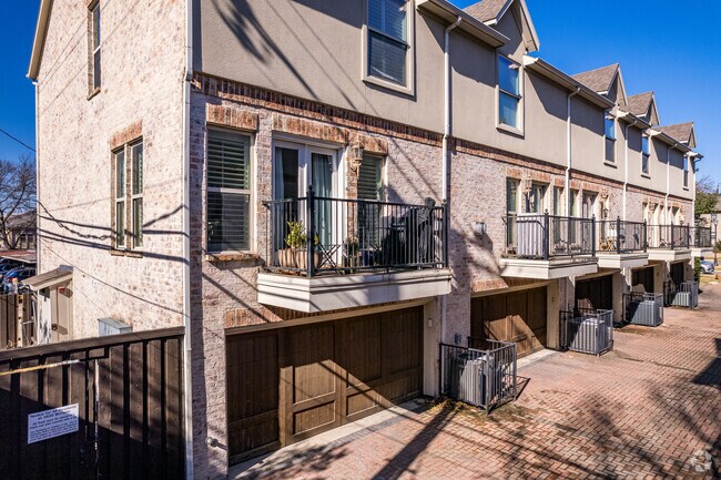 Photo - 3439 McFarlin Blvd