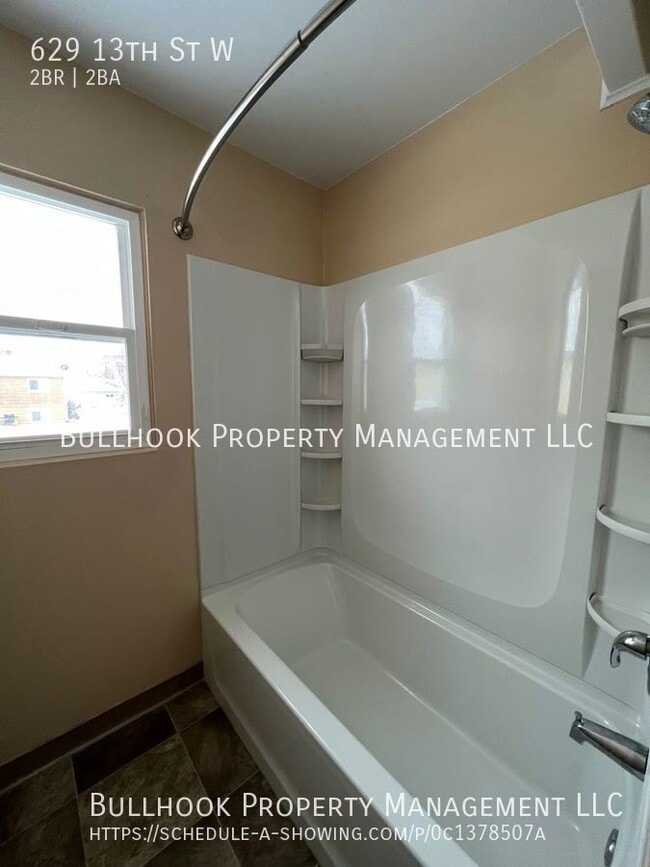Photo - 629 13th St W