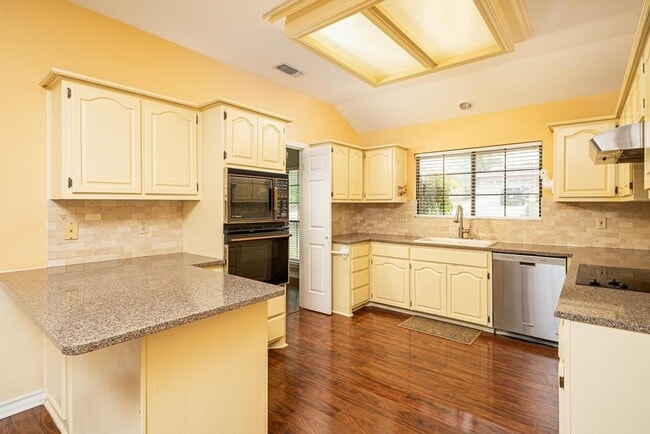 Photo - 108 Holly Hill Dr