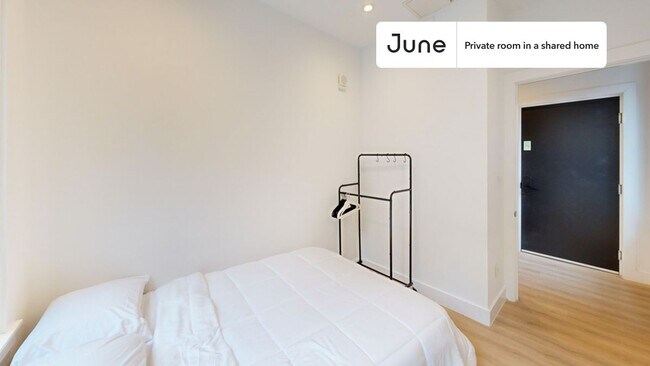 Room in Shared 4 bed/2 bath home in Dupont Circle