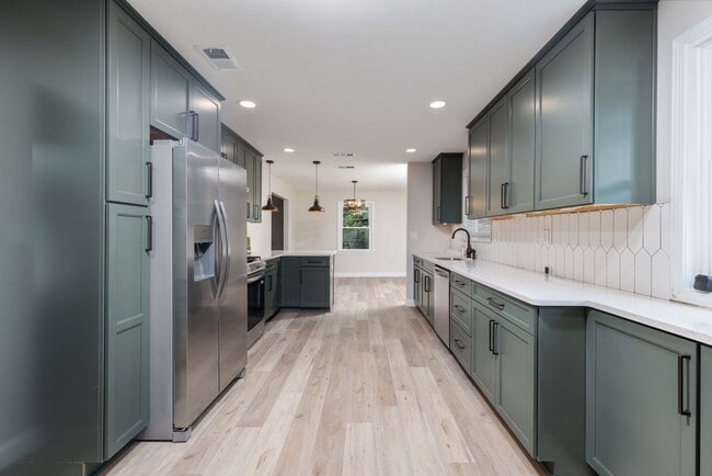 Building Photo - 6516 Bradford Dr