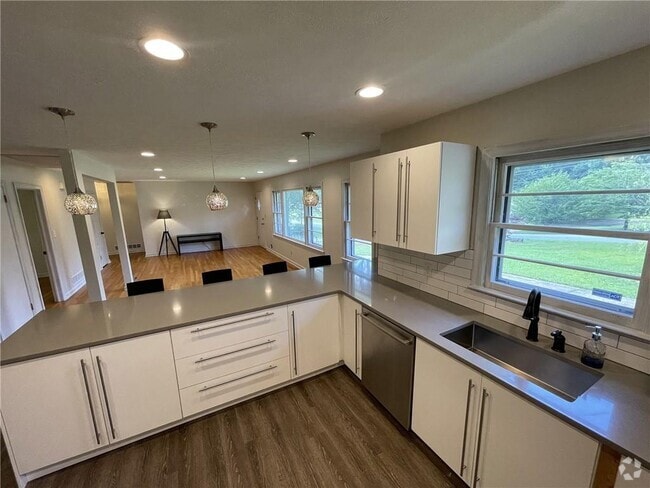 Building Photo - 2720 Birchwood Way SW Rental