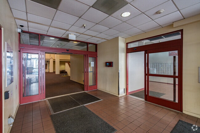 Photo - Riverview Plaza