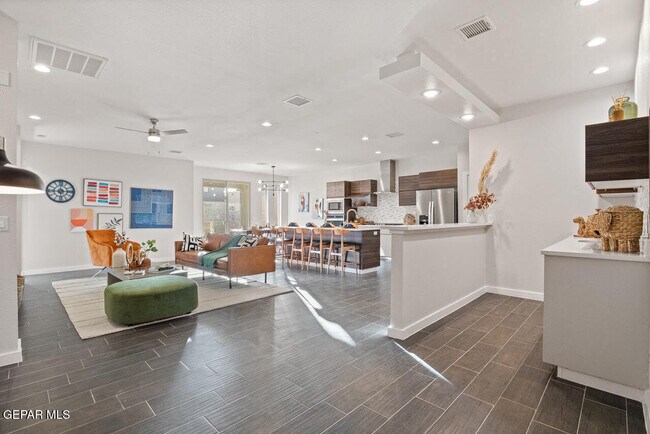 Photo - 245 Emerald Tower Dr