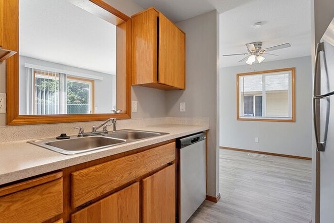 Photo - 3 bedroom townhouse with Garage!! Wont last! Call Now!!