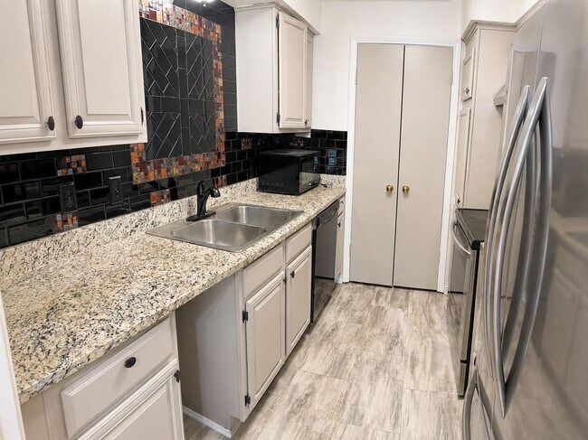 Photo - 9801 Royal Ln Unit #208