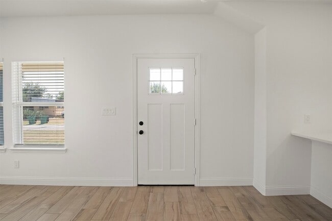 Photo - 338 S 3rd St