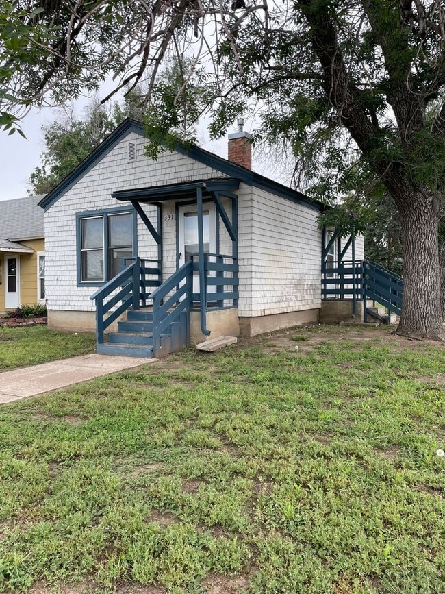 Building Photo - Sweet little Bungalow Near Old Town!