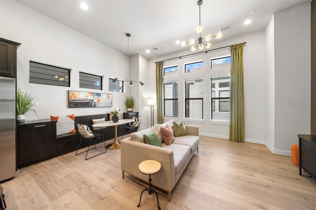 Photo - 2616 Riverside Dr