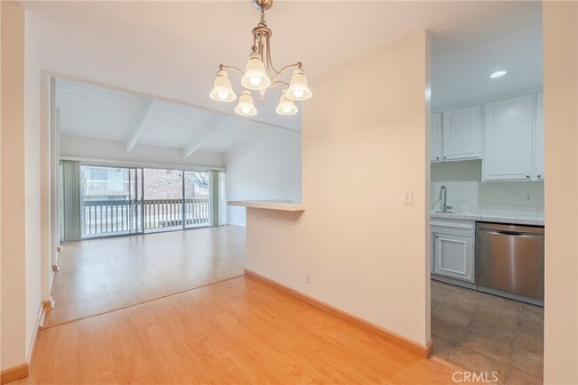 Building Photo - 6542 Ocean Crest Dr Unit B312 Rental
