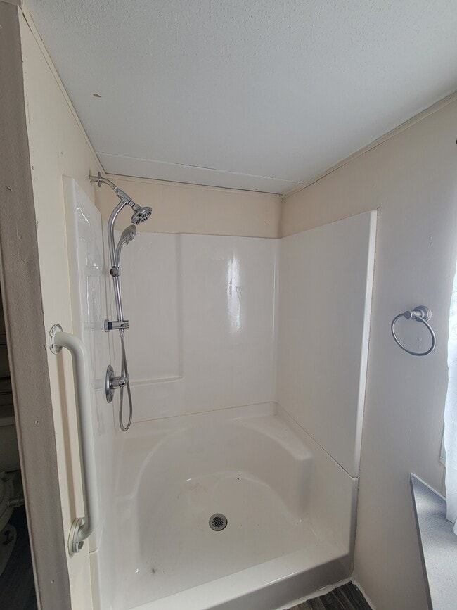 Photo - 160 Headman Ln