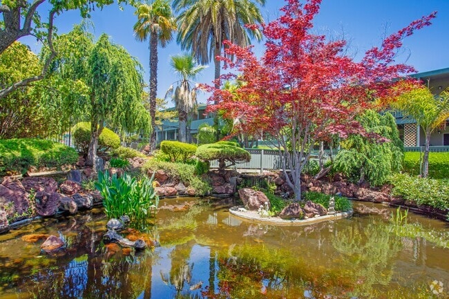 Photo - Walnut Hills Apartments