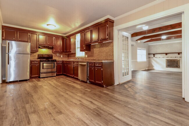 Photo - 510 Golf Rd