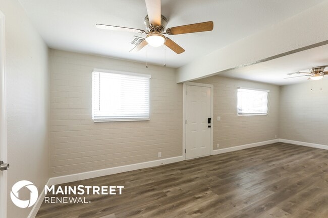 Photo - 2011 E Burgess Ln