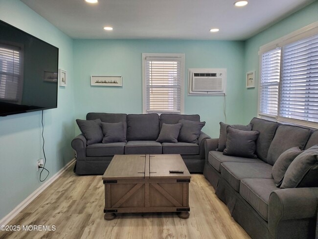 Photo - 115 Dupont Ave