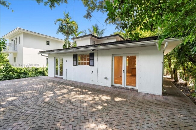Photo - 5520 San Vicente St