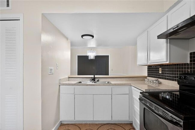 Photo - 6071 Regent Manor